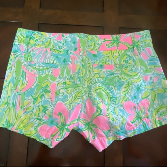 2 Lilly Pulitzer Walsh Shorts. Size 4 - Picture 6 of 9